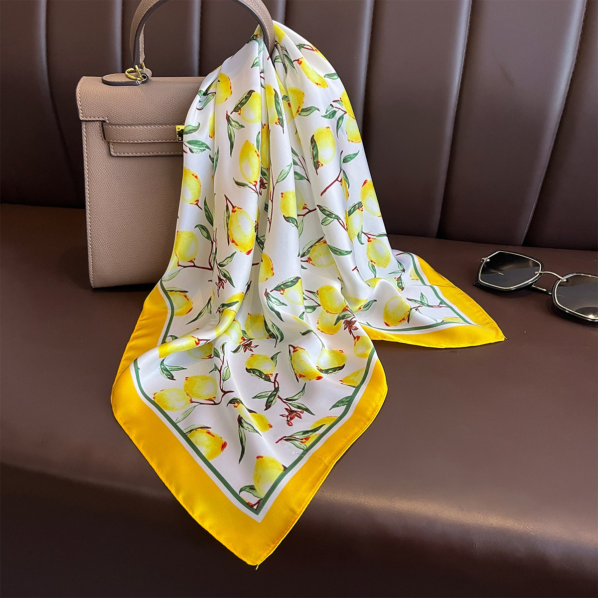 Новинка 2025 года, квадратный  – обзор и цена Scarf Silk Square